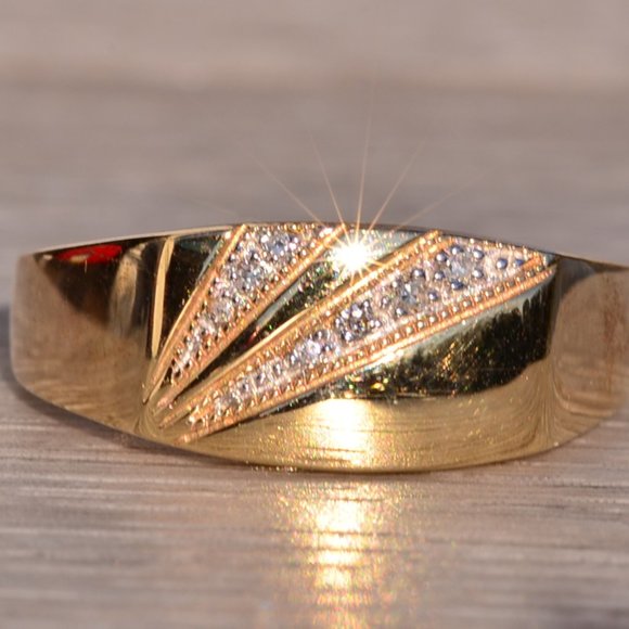 Natural Diamond Spray Ring in Yellow Gold
